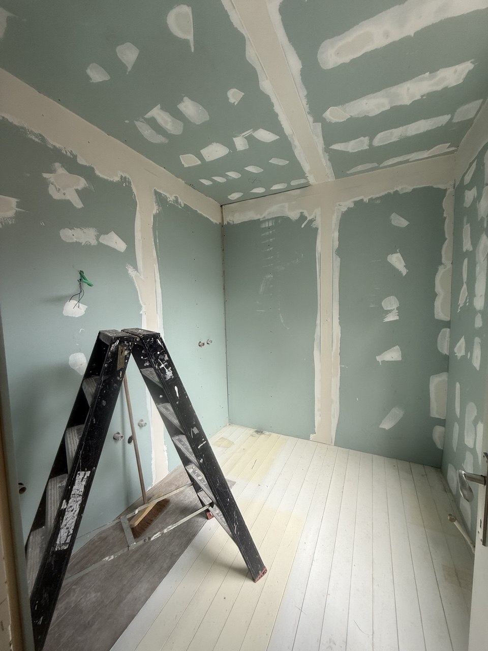 Stukwerk en gyproc in uitvoering